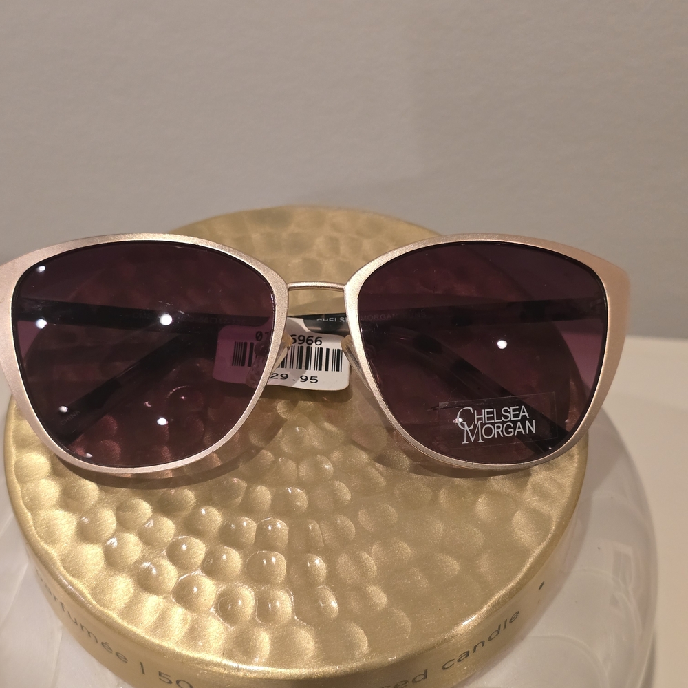 NWT Chelsea Morgan Gold Sunglasses
